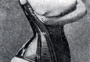 Ил. 15. Корсет-'панцирь', укрепленный металлическими пластинами, существовавший до первой реформы ('L'Amour de l'Art', jw.)